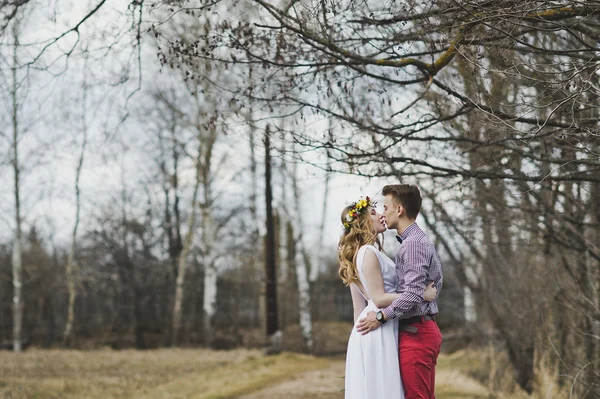 Pěšky ženou a mužem v podzimní alej 5849. — Stock fotografie