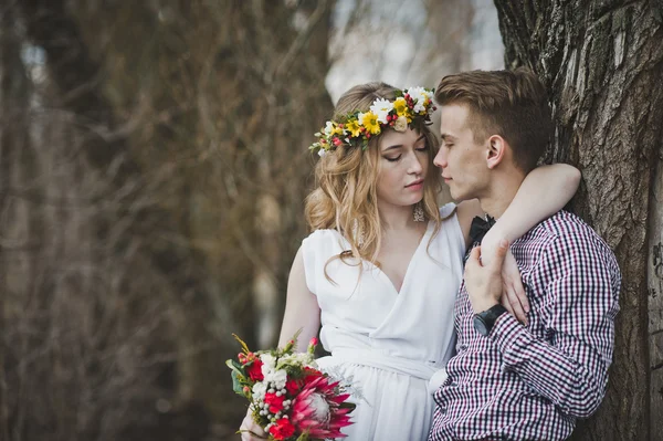 Un grand portrait de couple amoureux en costumes 5860 . — Photo