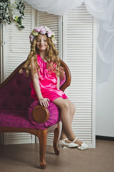 Girl sitting on a purple sofa 6030. — Stock Photo, Image