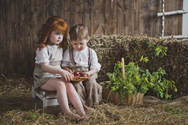 Çocuk yumurta Paskalya 6068 için toplamak..