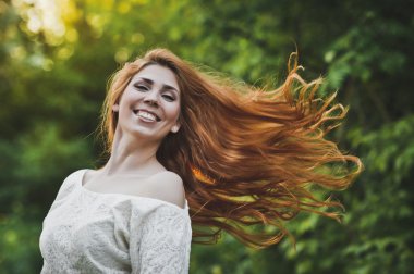 Saç 6198 geliştirme ile kız.