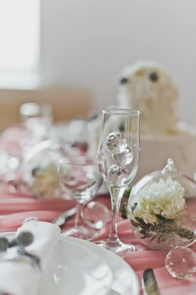 Sektgläser auf einem festlichen Tisch 6443. — Stockfoto