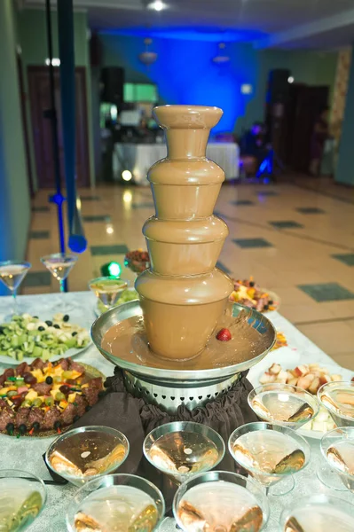 Chocolate Fountain Wedding Banquet Guests — Stock Photo, Image