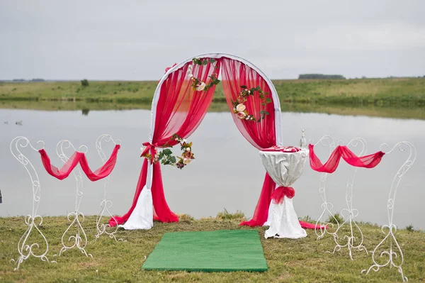 Path Wedding Arch Banks Lake — Stock Photo, Image