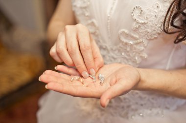 Gelini süsleri 882 gösterir.