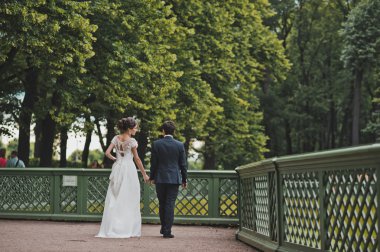 Damat ve gelin 1197 yürümek.