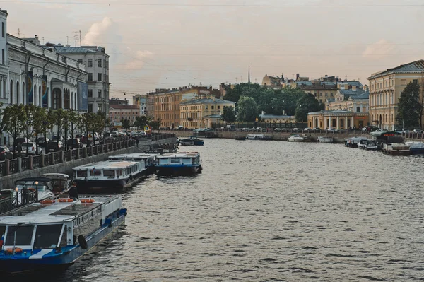 Rossi's pavilion on Nevsky Avenue in the city of Sankt Petersbur — Stock Photo, Image