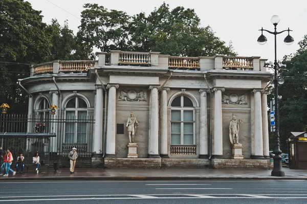 Rossi's pavilion on Nevsky Avenue in the city of Sankt Petersbur — Stock Photo, Image