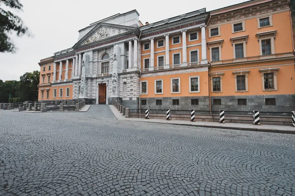 O castelo de Mikhaylovsky na cidade de São Petersburgo 1181 . — Fotografia de Stock