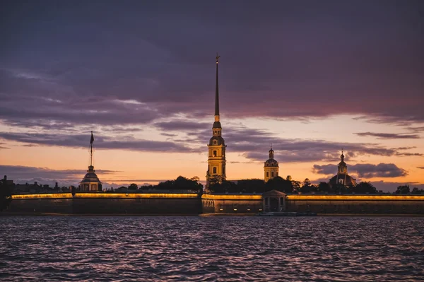 Peter ve Paul Fortress 1178 gece fotoğrafları.