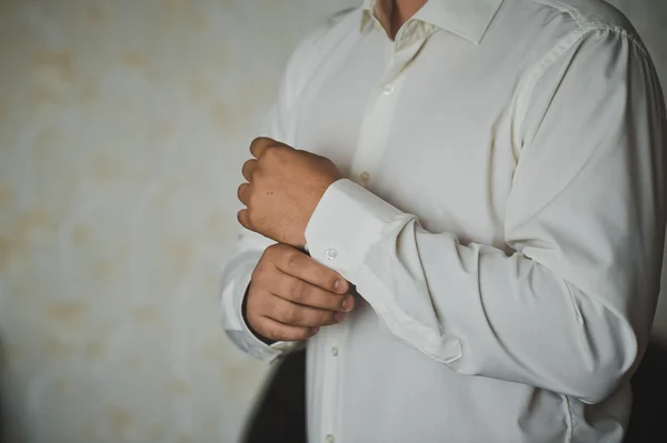 Prozess der Bekleidung von Manschettenknöpfen 1267. — Stockfoto