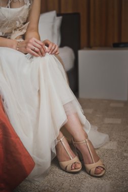 Bir gelinlik 1346 kadın.