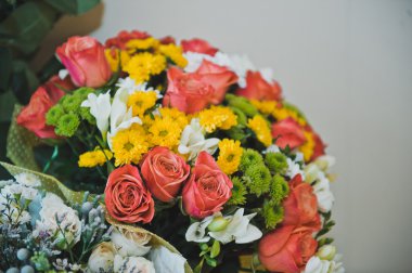 Buket bir tabloda 1367.