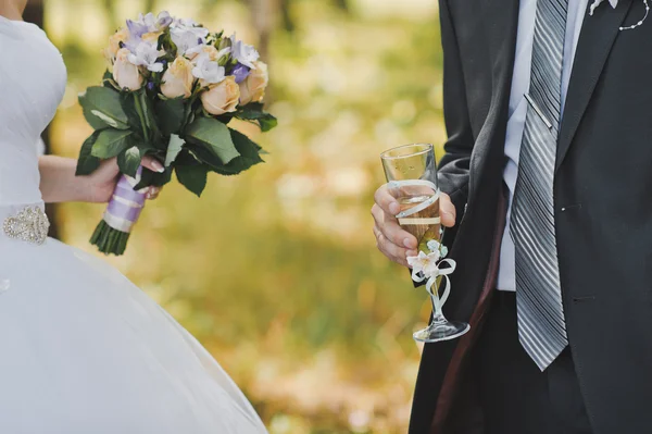 Bunch of flowers in hands 1417. — Stock Photo, Image