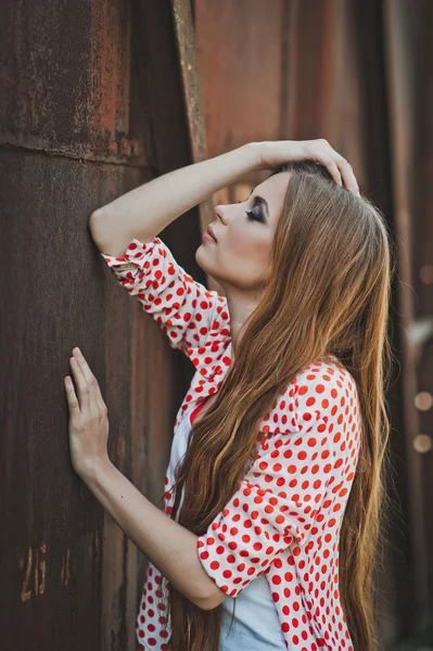 Portrait of the girl in a shirt and jeans 1599. — Stock Photo, Image