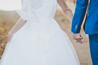 Çift uzaktan 1632 gider.