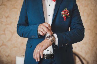 Adam elbiseler saat 1678.