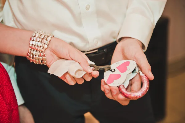 Key and the lock in hands of the newly-married couple 1655. — Stock Photo, Image