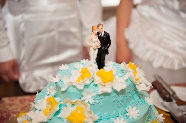 Yeni evli çiftin 1752 rakamları ile pasta.