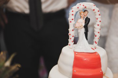 Damat ve gelin 1866 rakamlar ile pasta.