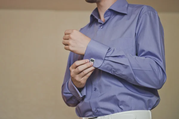 El hombre viste una camisa 1798 . — Foto de Stock