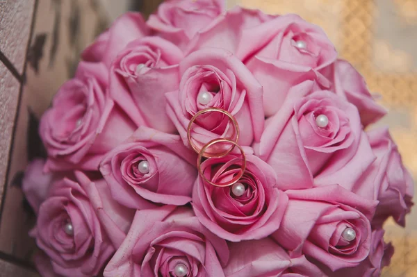 Bouquet with roses and rings 1875. — Stock Photo, Image