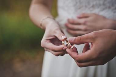 Avuç içi ile nikah yüzükleri 2290.