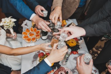 Kutlama başarı gözlük ile şarap 2362 aracılığıyla.