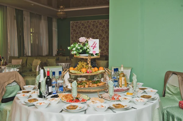 Tische mit Essen im Urlaub 2171. — Stockfoto