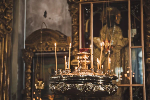 Bougies dans l'église de la ville d'Arzamas 2321 . — Photo
