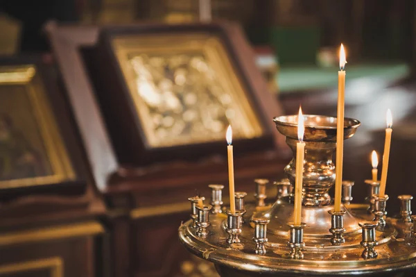 Candele in chiesa nella città di Arzamas 2324 . — Foto Stock