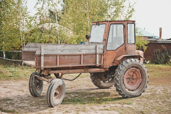 Alter Traktor 2360. — Stockfoto