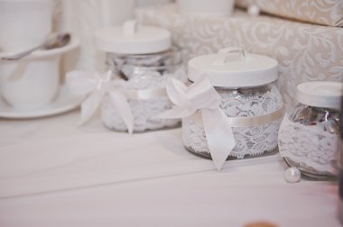 Çay bardak 2433 kazık.