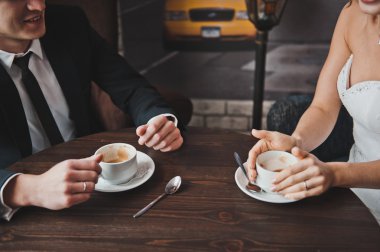 Bir fincan kahve 2464 arkasında konuşma.