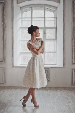 Bir pencere 2502 kıza.