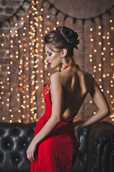 A menina em um vestido vermelho aberto 2575 . — Fotografia de Stock