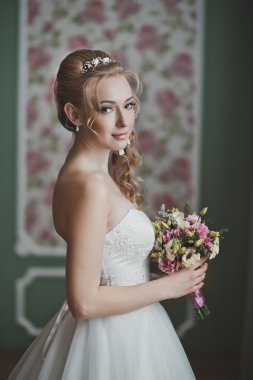 Model gelinlik 2746 tanıtır.