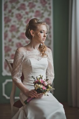 Bir pencereye 2725 doğru görünüyor.