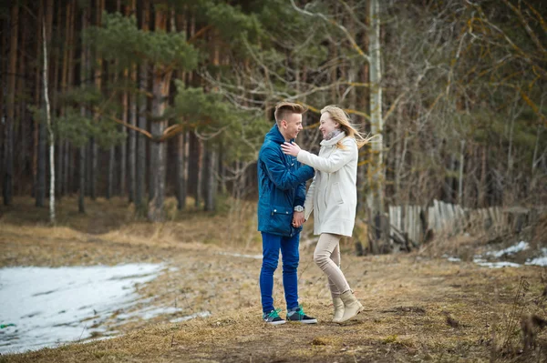 La chica y el chico ríen 2615 . —  Fotos de Stock