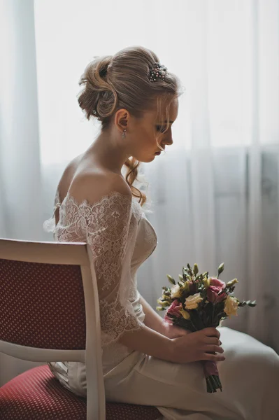 The girl in a thoughtful pose before wedding 2732. — Stock Photo, Image