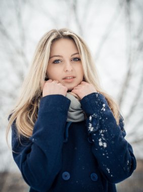 Bir eşarp 2805 kızla.