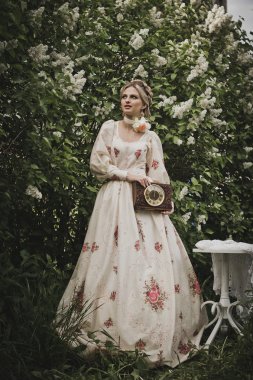 Saat elinde 2815 kızla.