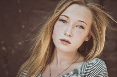 Çilli kız 2876 büyük portresi.