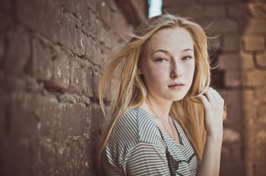 Çilli kız 2877 büyük portresi.