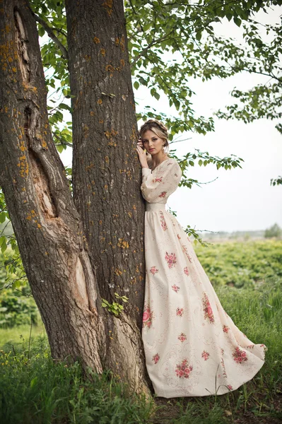 Portrait of the girl at a tree 2833. — Stock Photo, Image