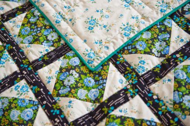 Patten scrappy cover on a bed 2973.