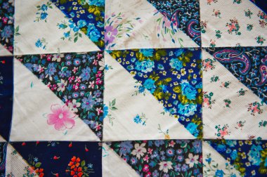 Scrappy cover of handwork with triangles 2979.