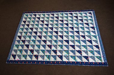 Scrappy cover of handwork with triangles 2975.