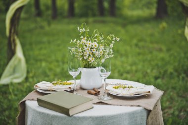 Masa süsleri ile açık havada 3088.