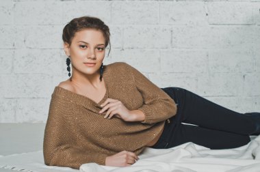 Kız bir yere 3108 yatıyor.